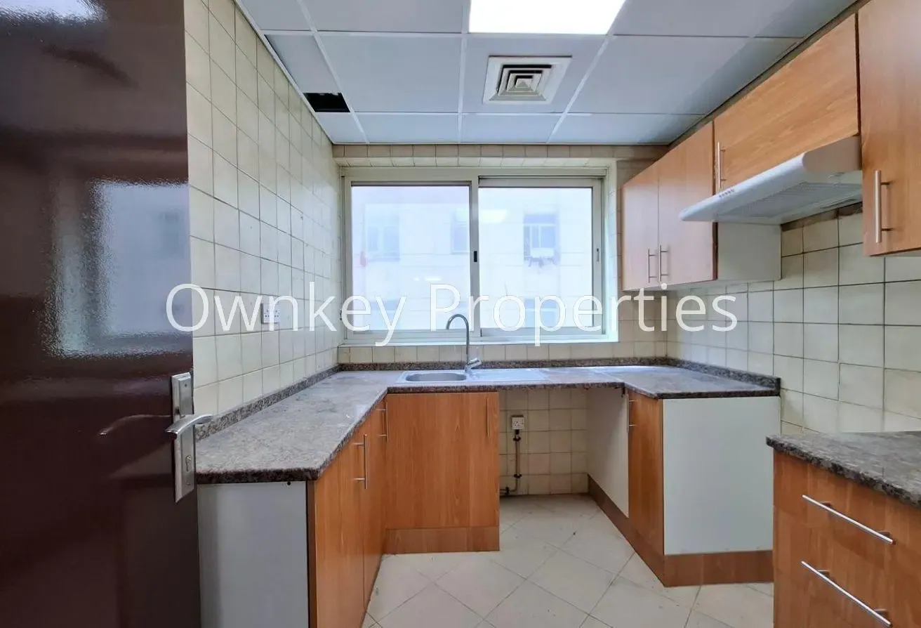 1 Bedroom Hall/Specious Apartment/Family Building