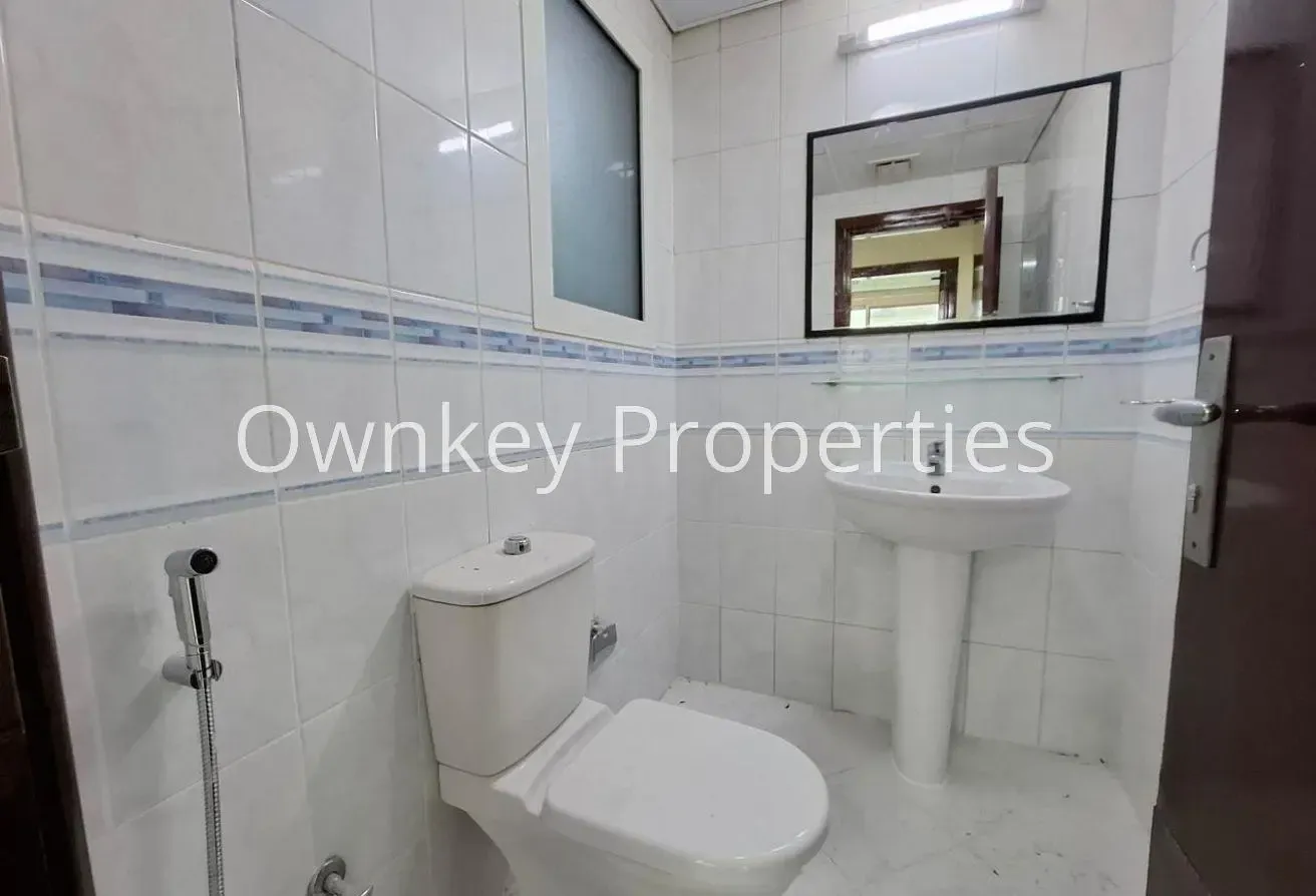 1 Bedroom Hall/Specious Apartment/Family Building