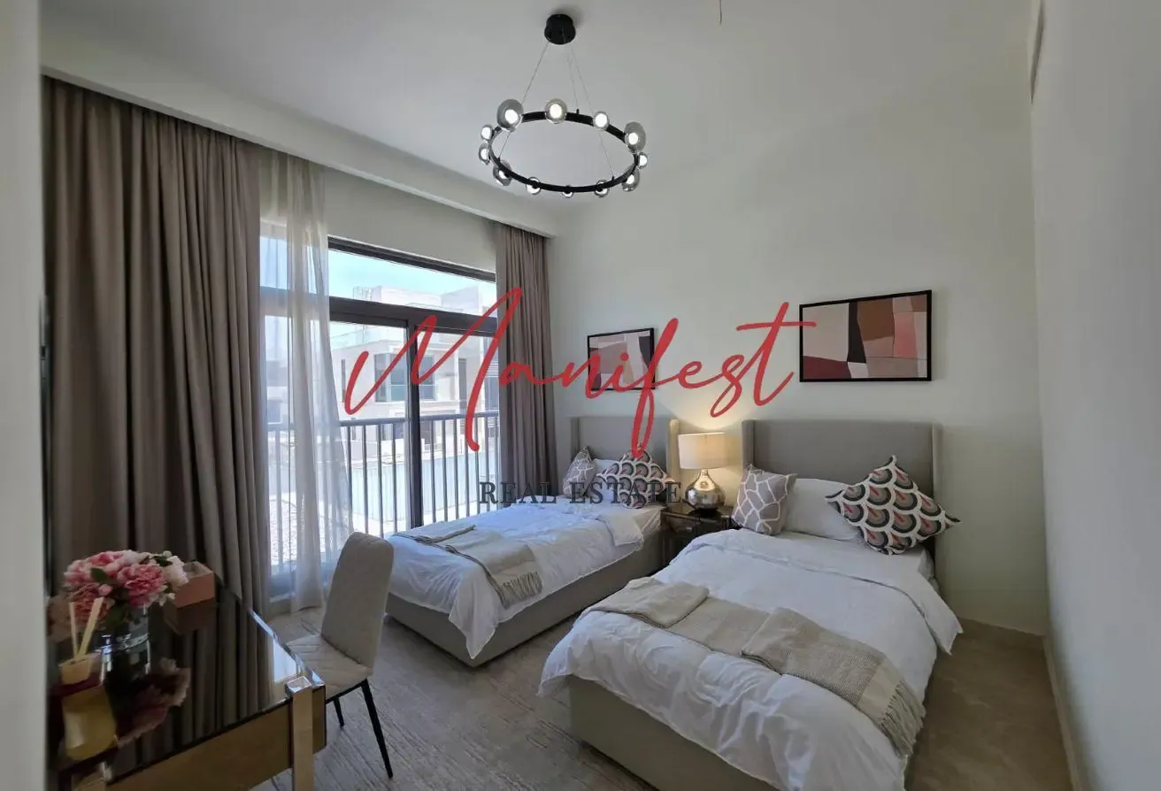 Single Row | Spacious | Corner Unit