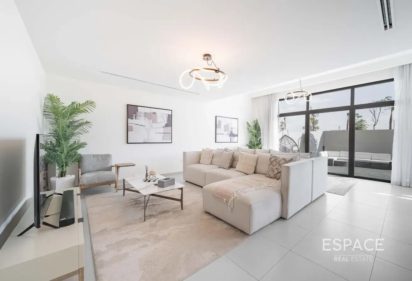 Single Row | End Unit | Backing Greenery