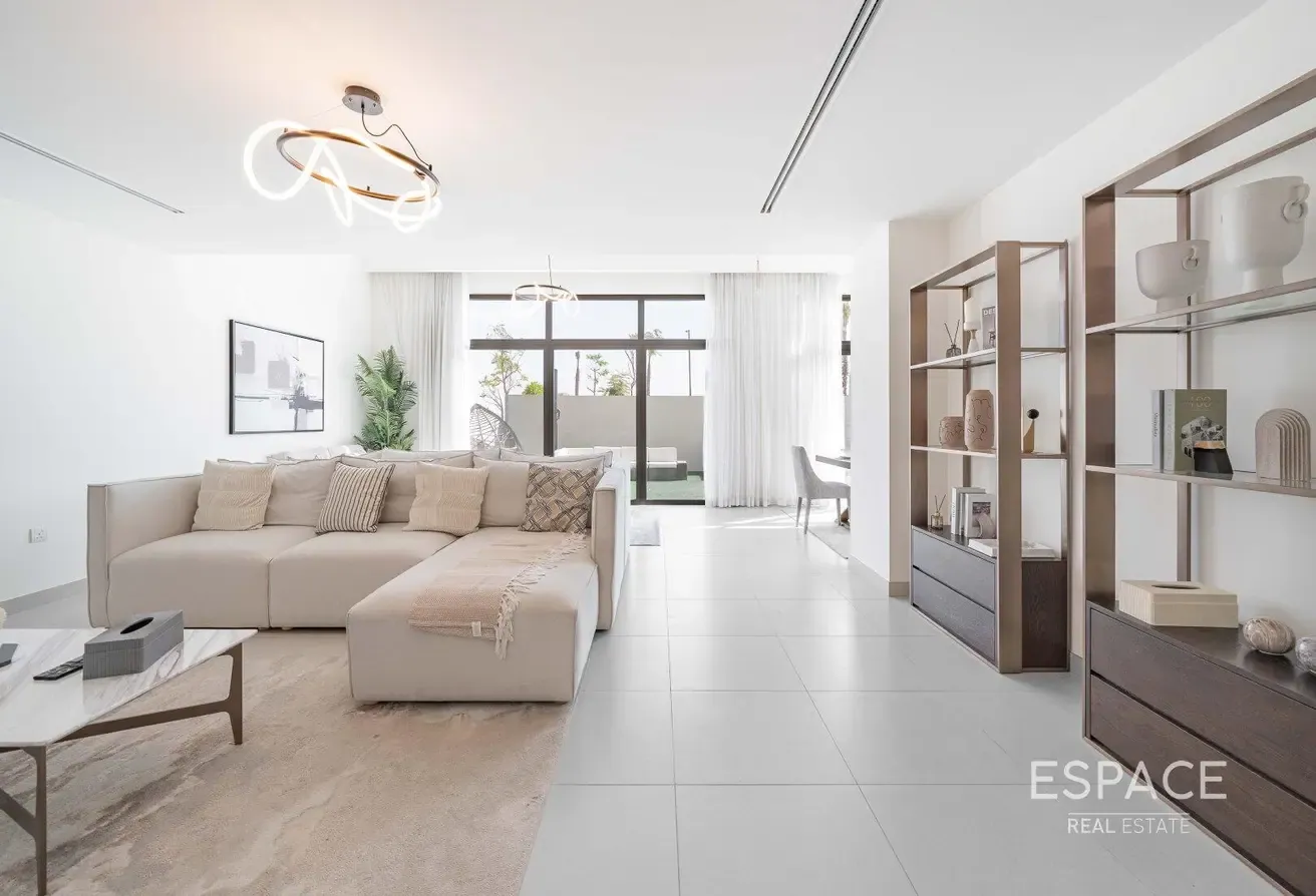 Single Row | End Unit | Backing Greenery