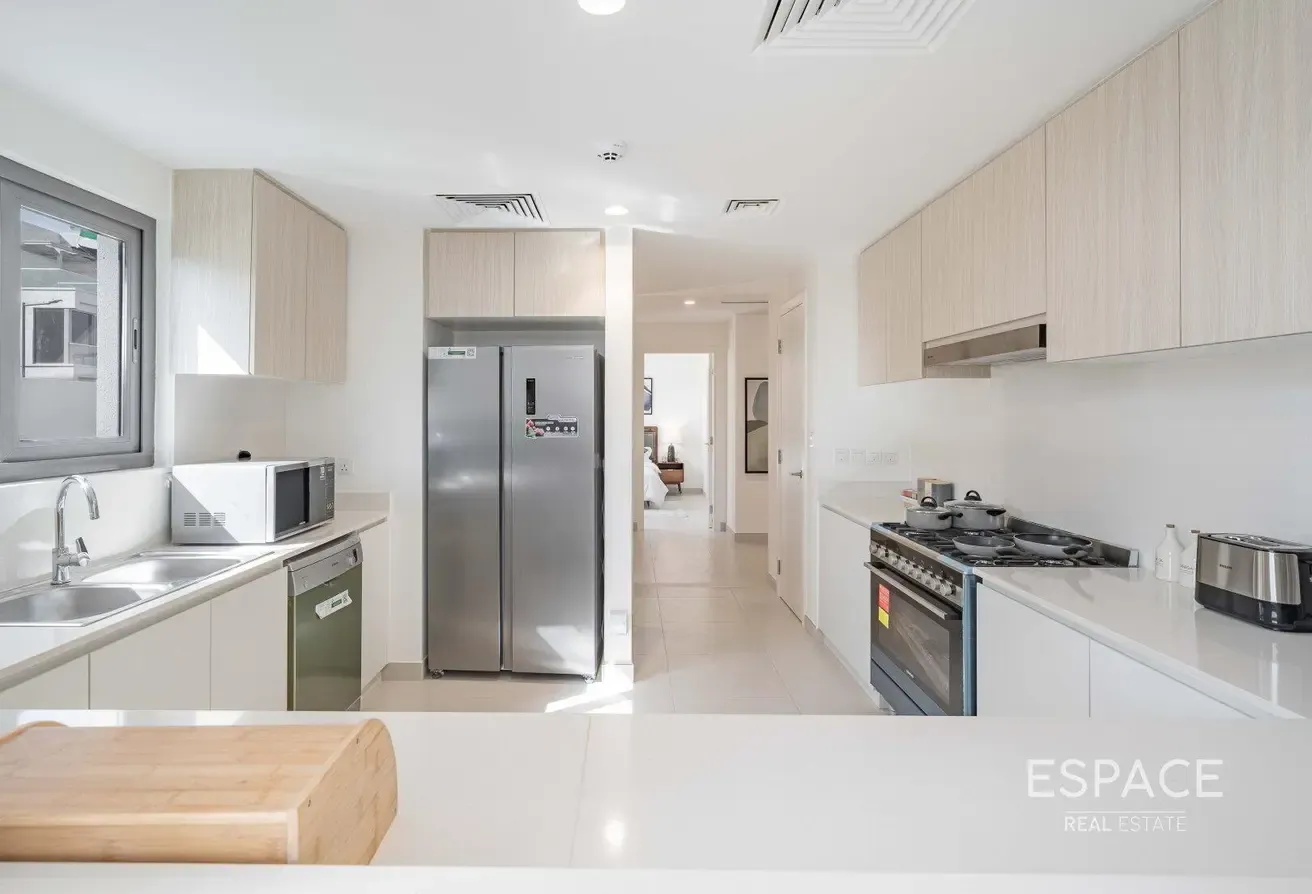 Single Row | End Unit | Backing Greenery