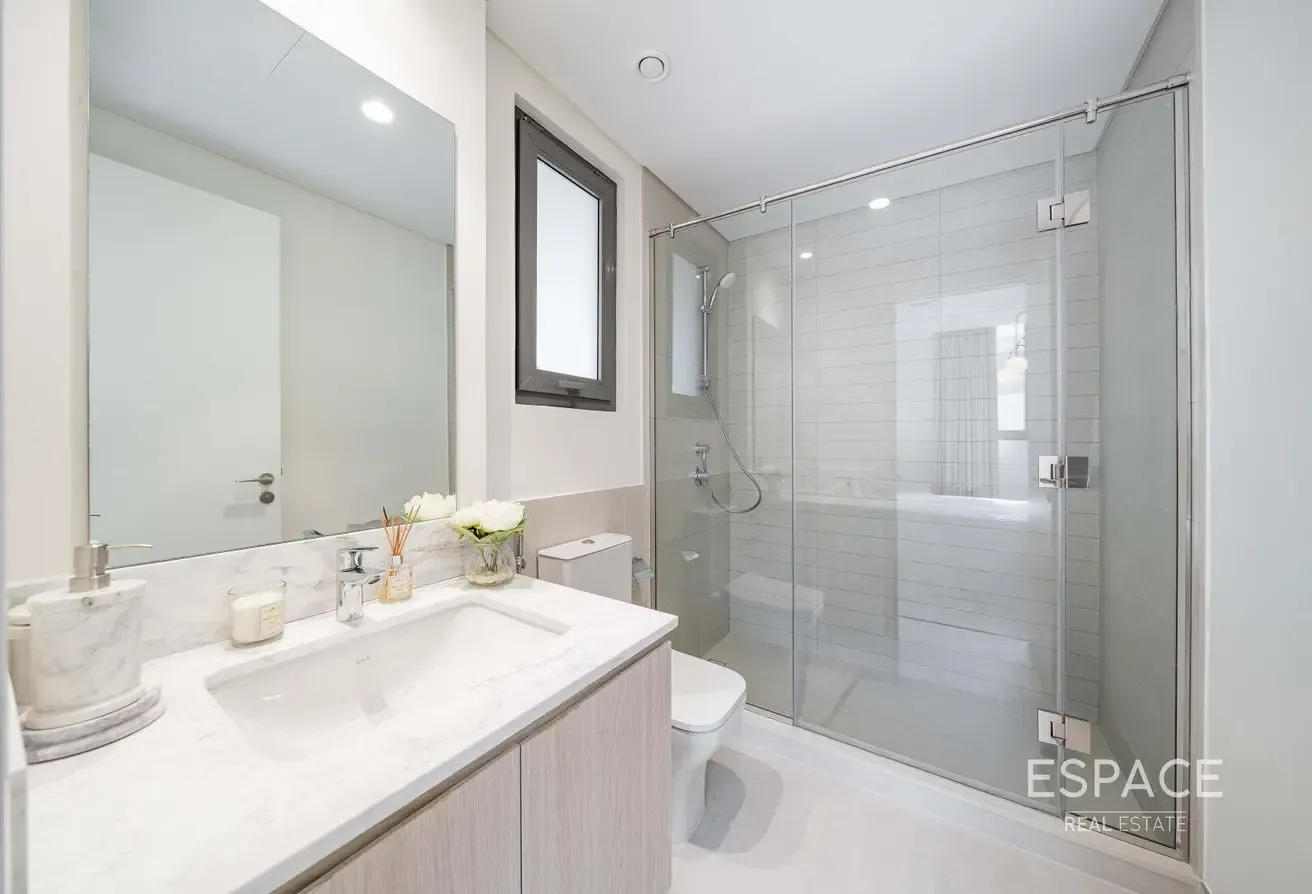 Single Row | End Unit | Backing Greenery