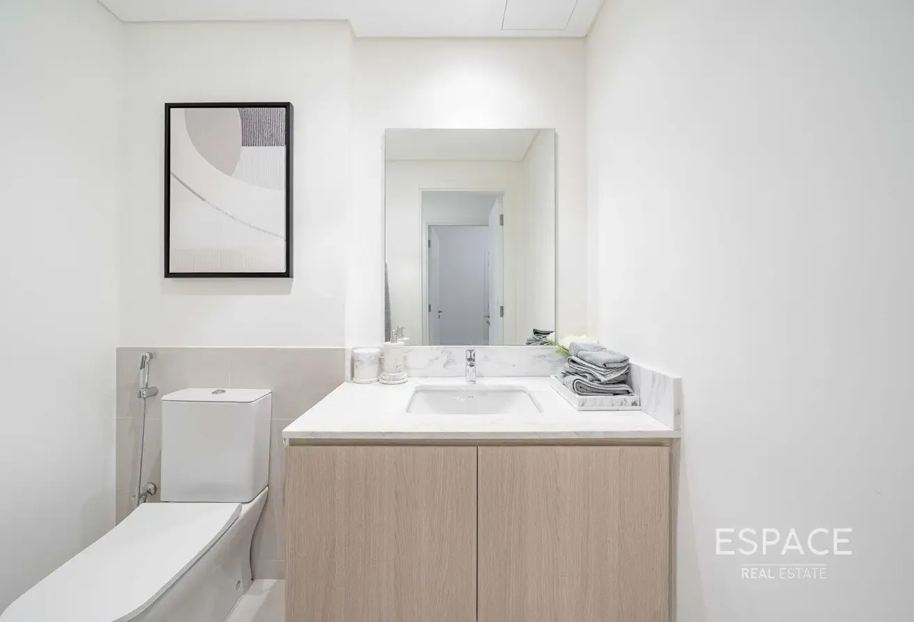 Single Row | End Unit | Backing Greenery