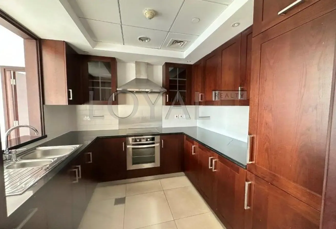 Vacant/ 1BR Apartment/ Prime location/ High Floor