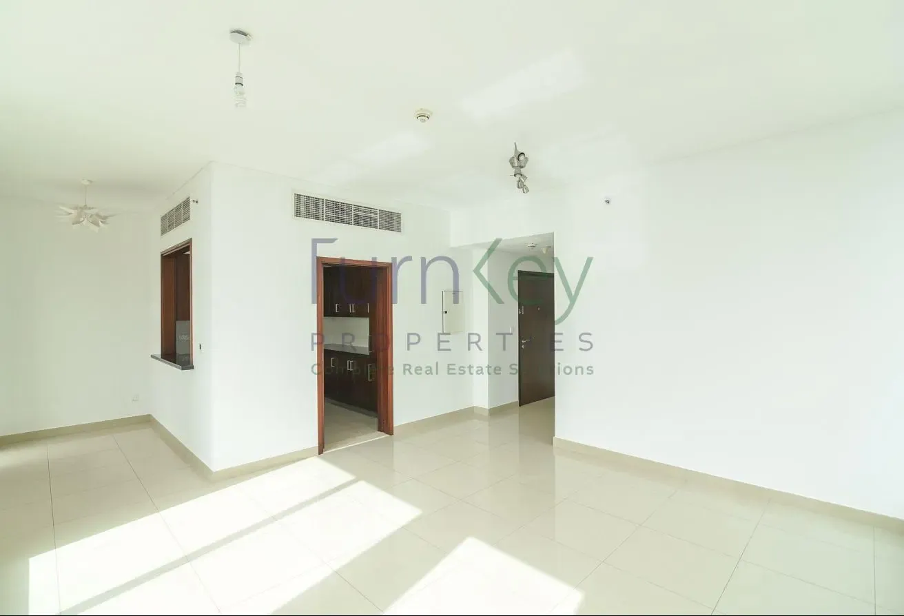 Vacant Huge 1BR | 2 Balconies | Fountain View