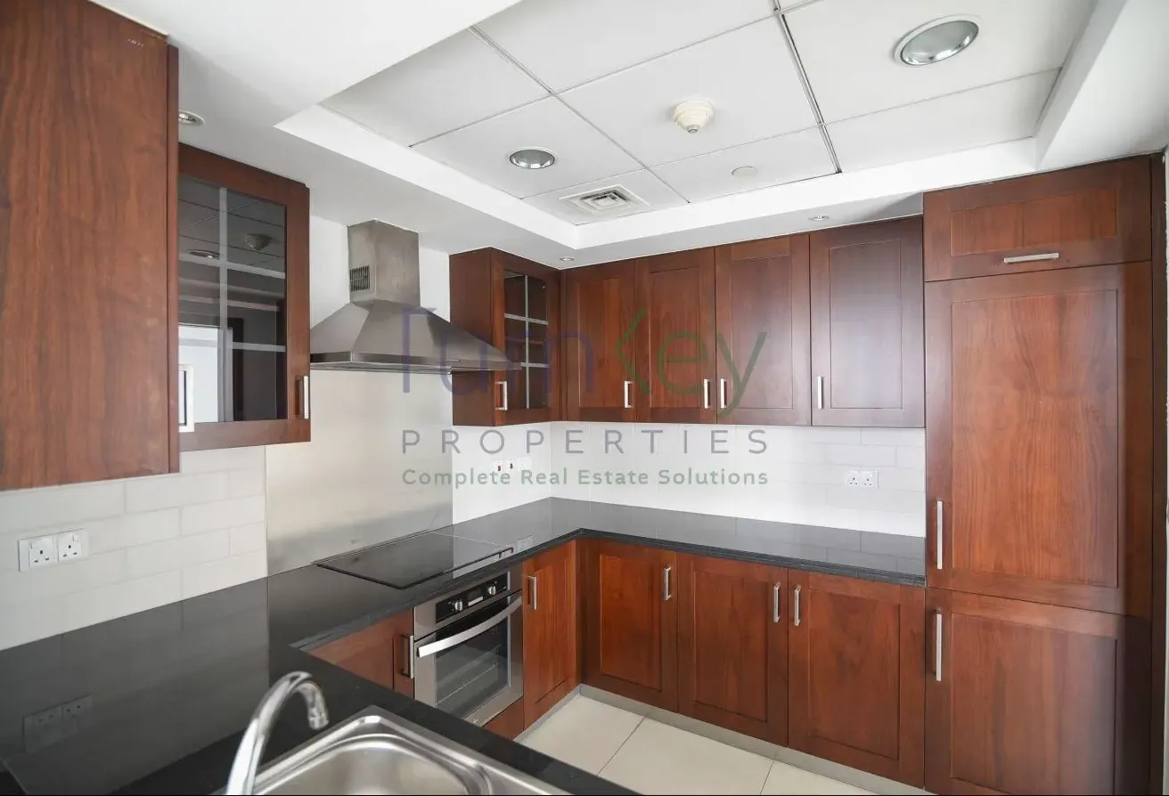 Vacant Huge 1BR | 2 Balconies | Fountain View