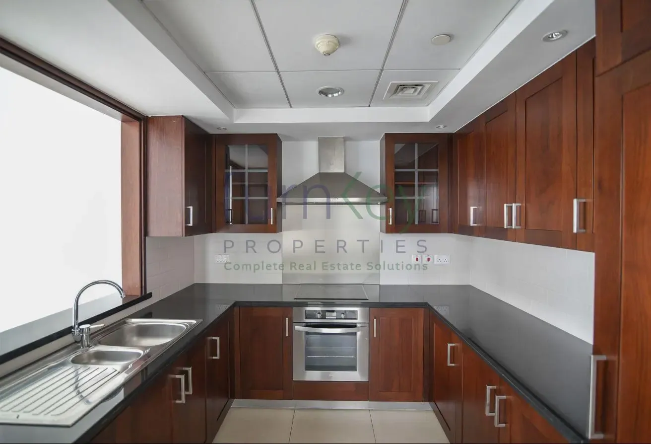 Vacant Huge 1BR | 2 Balconies | Fountain View
