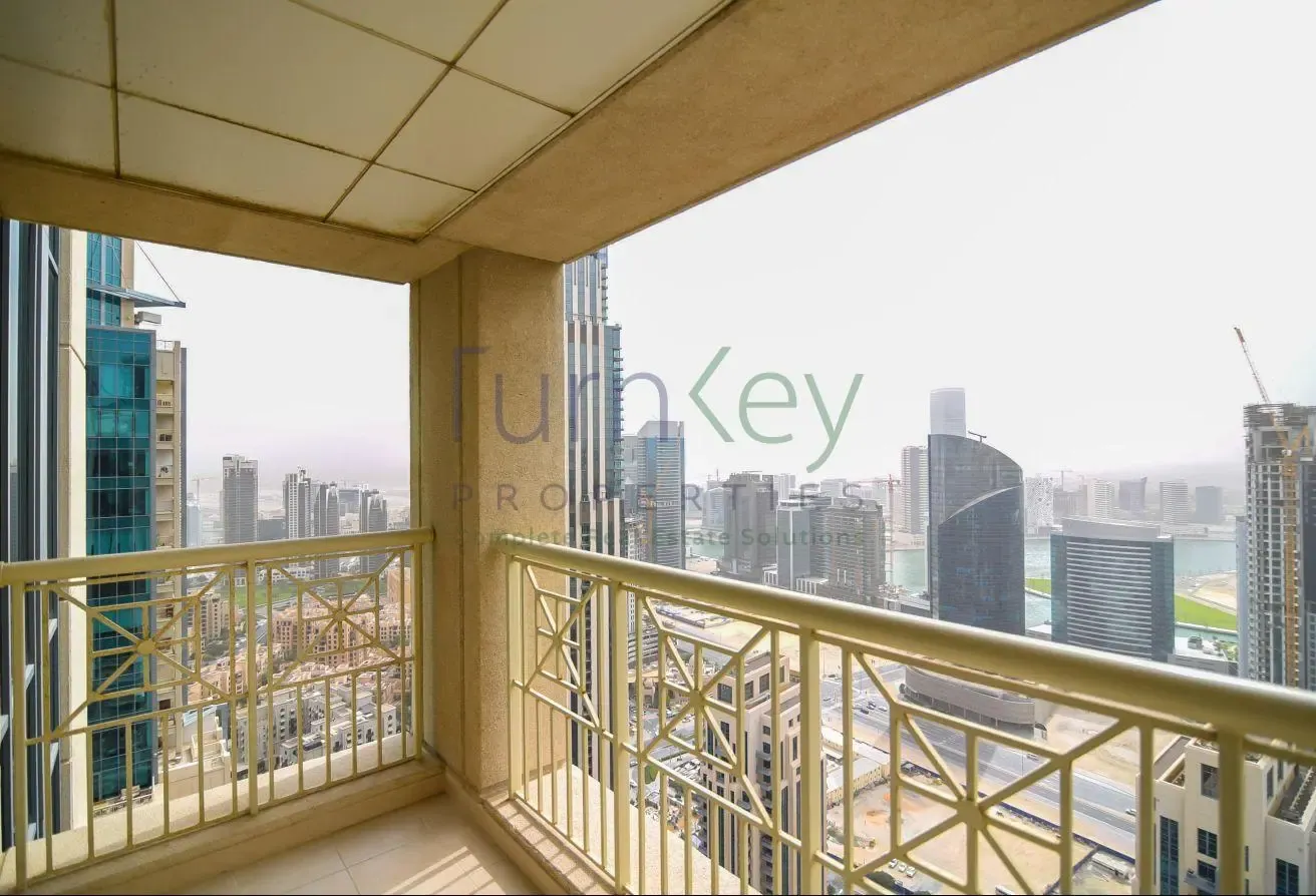 Vacant Huge 1BR | 2 Balconies | Fountain View