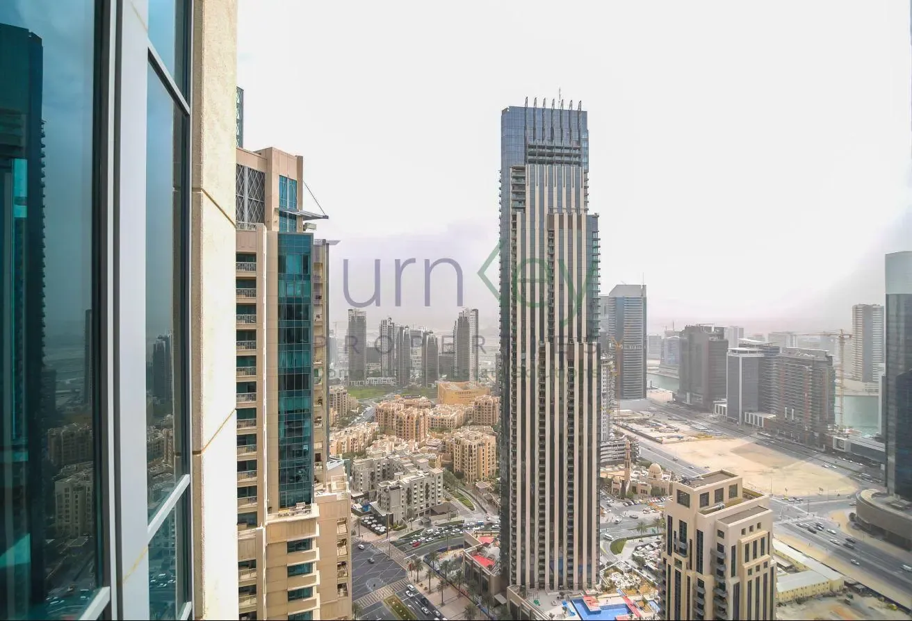 Vacant Huge 1BR | 2 Balconies | Fountain View