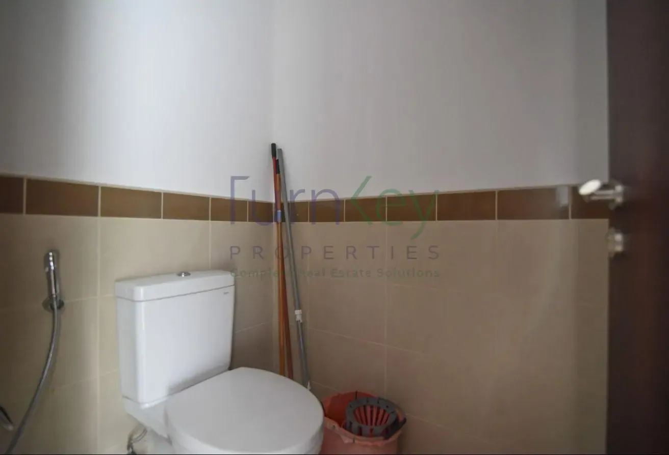 Vacant Huge 1BR | 2 Balconies | Fountain View