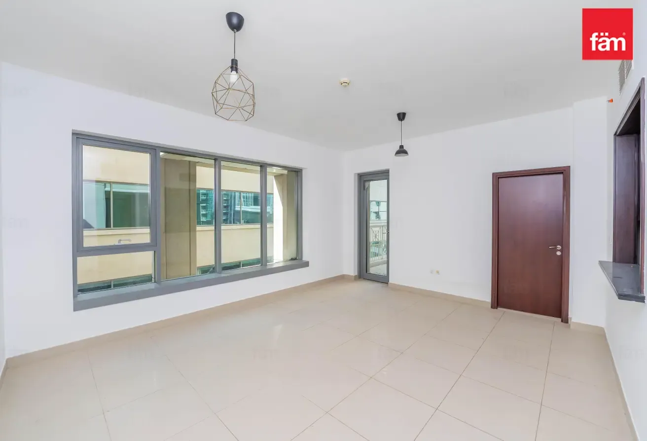 Vacant Pool view 1br in 29 blvd with a pool view