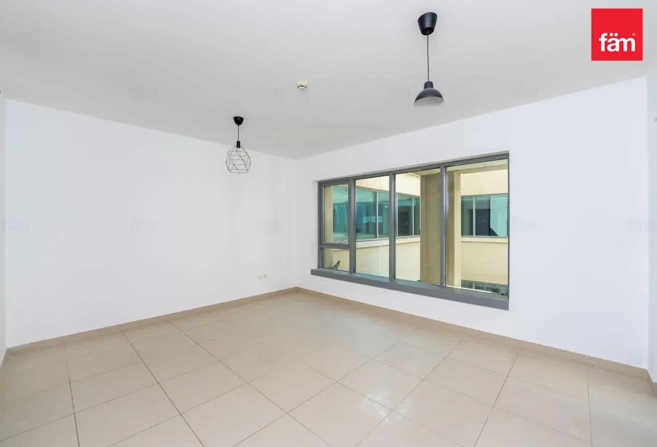 Vacant Pool view 1br in 29 blvd with a pool view