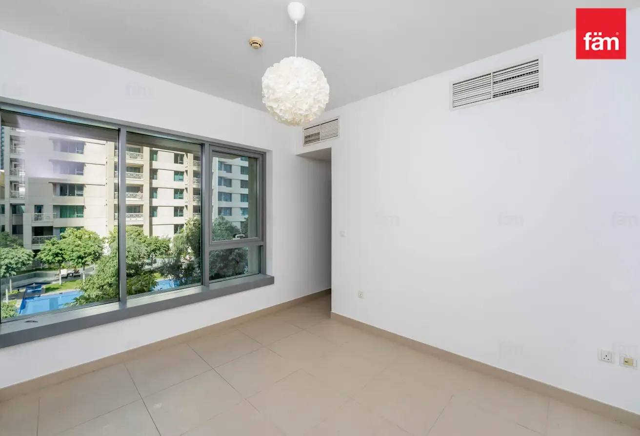 Vacant Pool view 1br in 29 blvd with a pool view