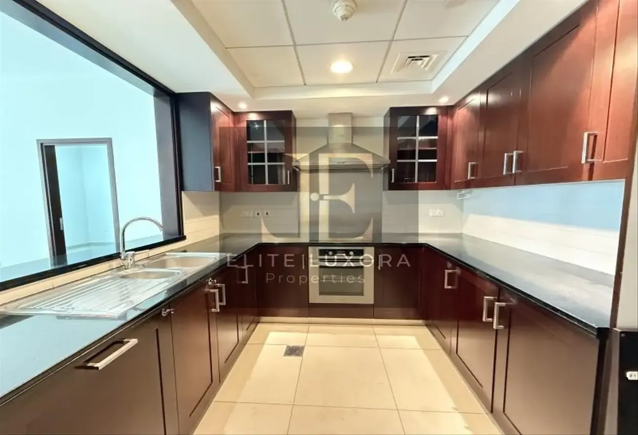 Spacious with Large Balcony|Prime DowntownLocation