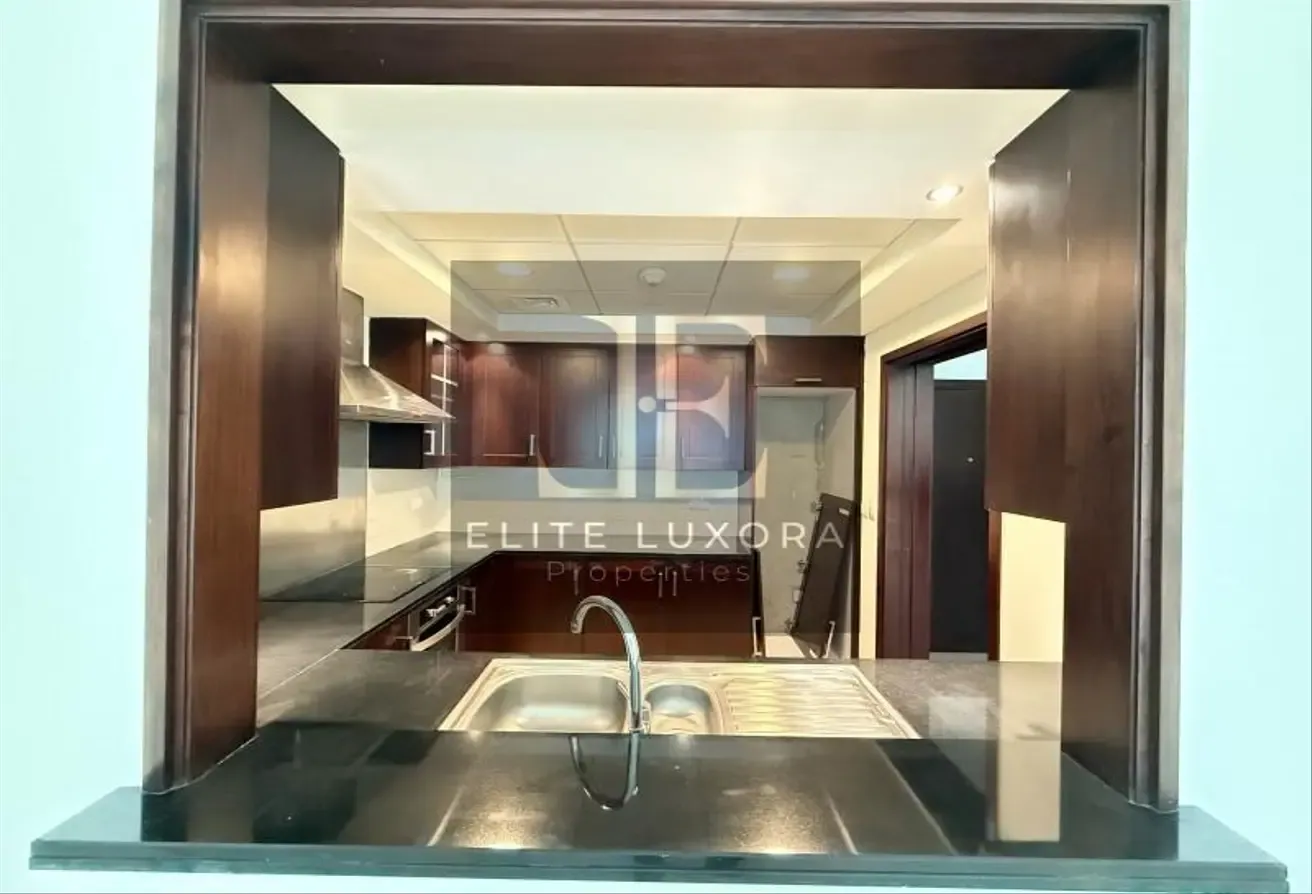 Spacious with Large Balcony|Prime DowntownLocation