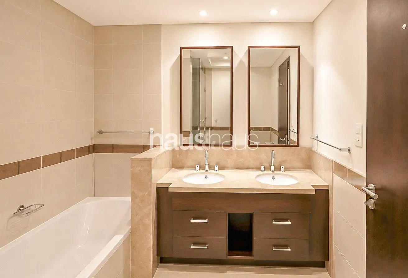 LARGE LAYOUT | PARTIAL BURJ VIEWS | PRIME LOCATION