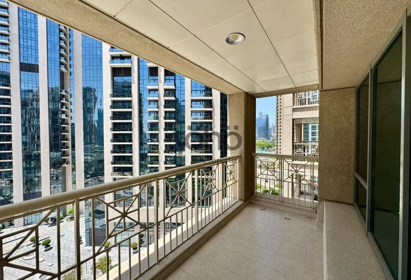 DOWNTOWN LIVING | SPACIOUS APARTMENT | VACANT