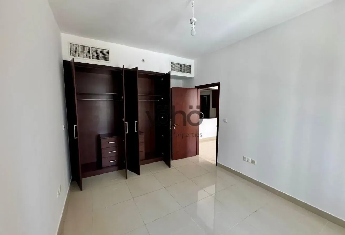 DOWNTOWN LIVING | SPACIOUS APARTMENT | VACANT