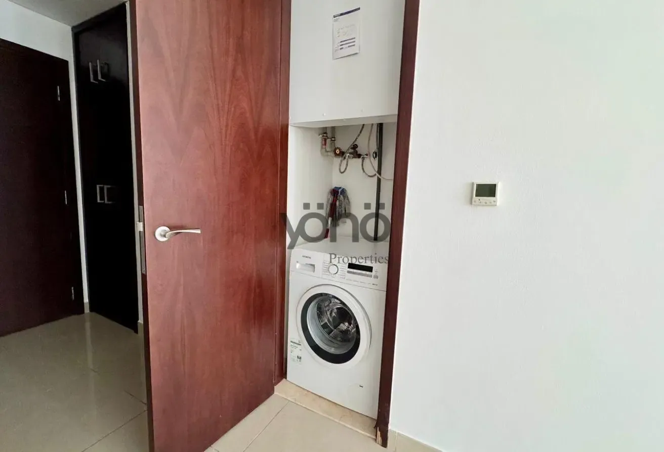 DOWNTOWN LIVING | SPACIOUS APARTMENT | VACANT