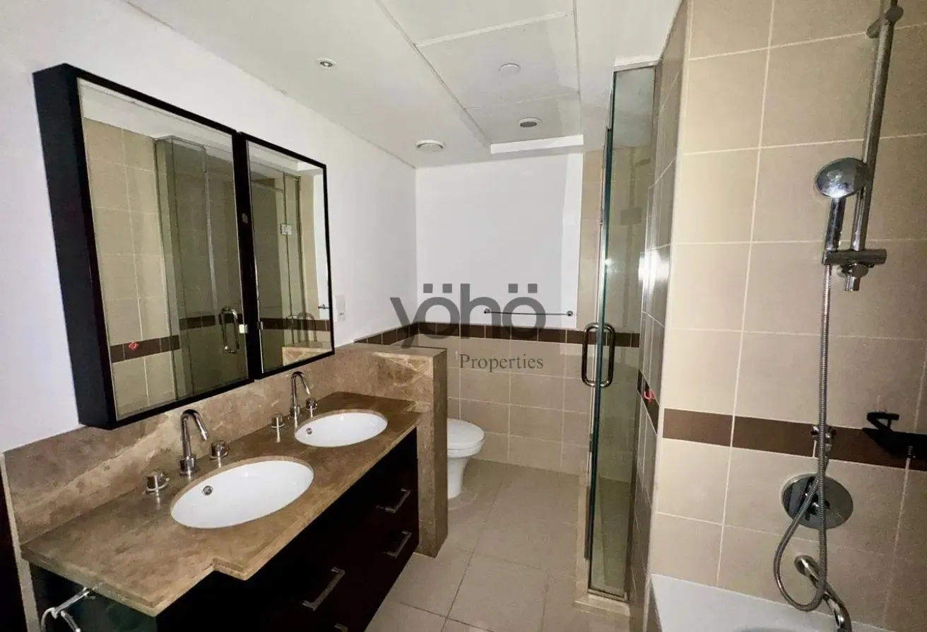 DOWNTOWN LIVING | SPACIOUS APARTMENT | VACANT