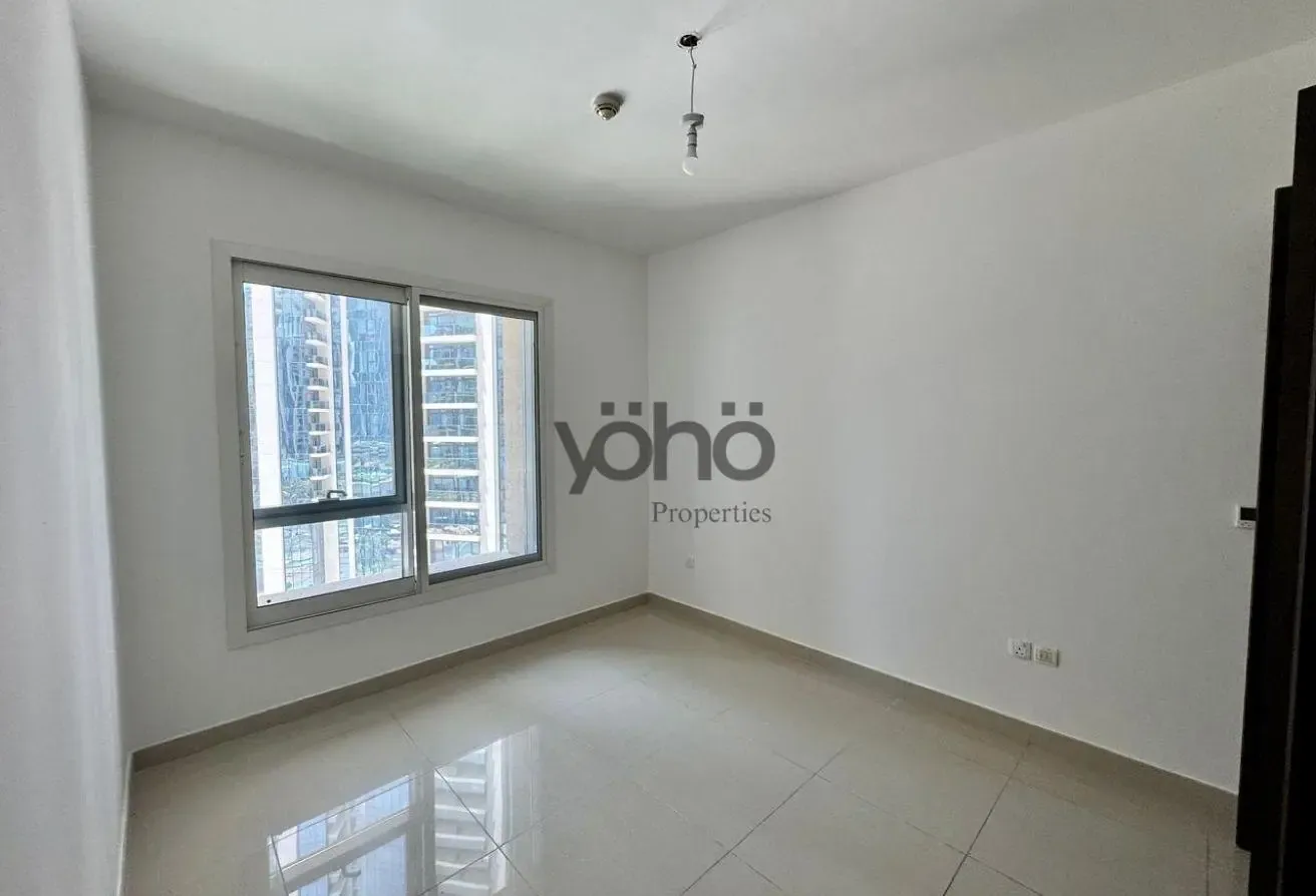 DOWNTOWN LIVING | SPACIOUS APARTMENT | VACANT