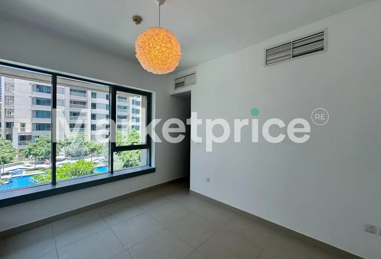 29 Burj Boulevard Tower 2 with Swimming pool View