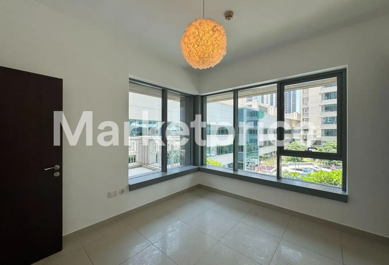 29 Burj Boulevard Tower 2 with Swimming pool View