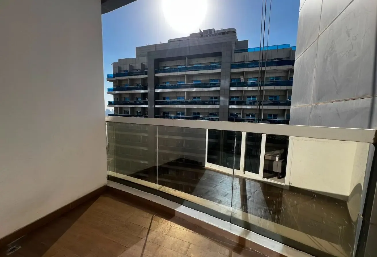 STUDIO IN SPORTS CITY IN 5* RATED TOWER.