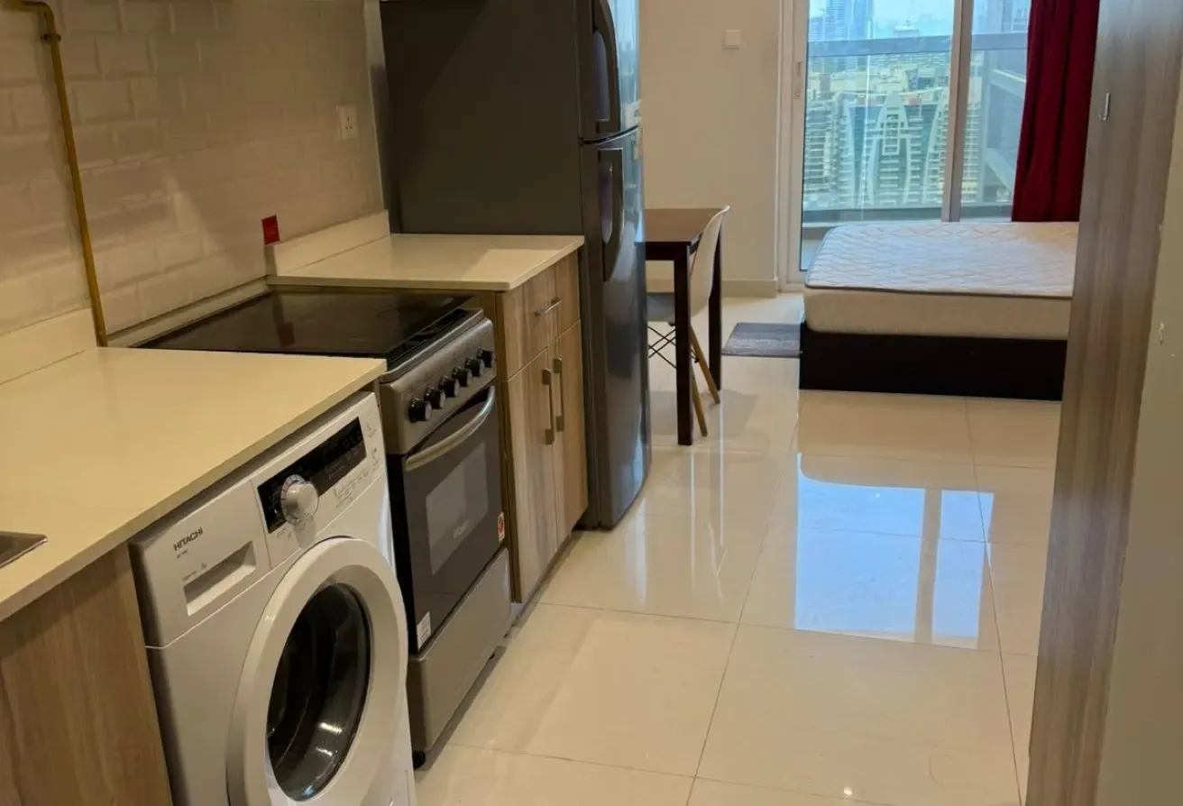 STUDIO IN SPORTS CITY IN 5* RATED TOWER.