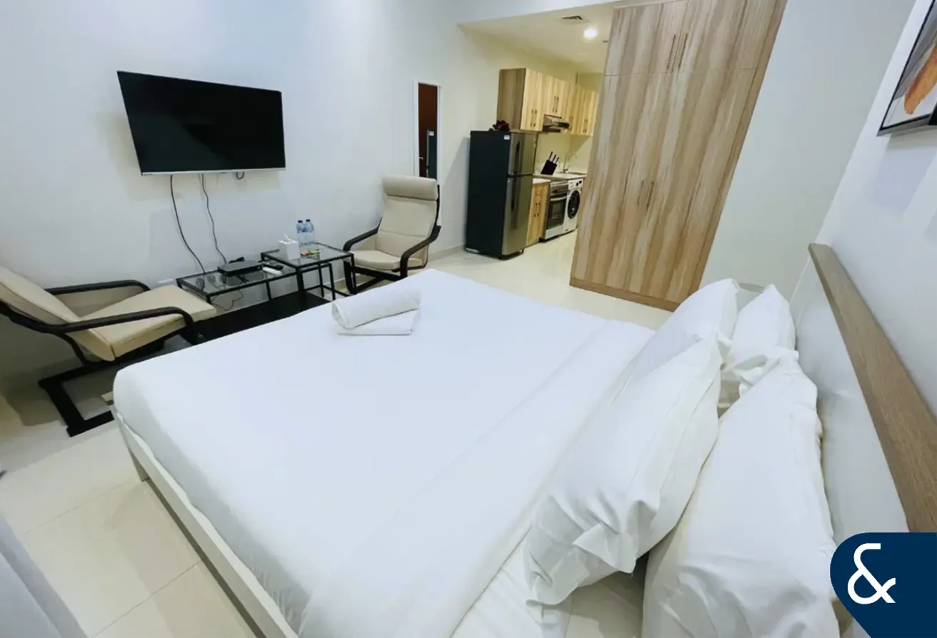 Vacant | Spacious Studio | Canal View