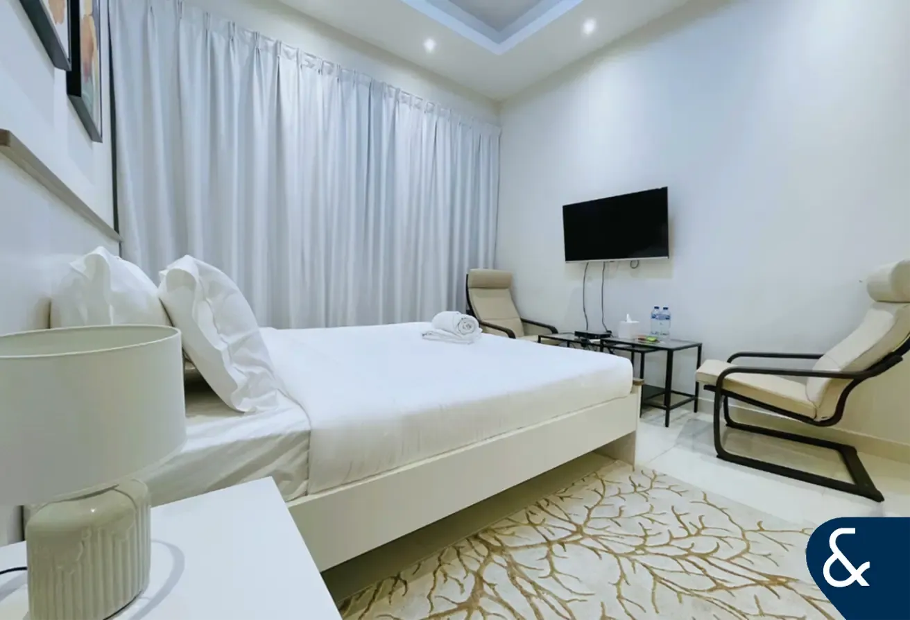Vacant | Spacious Studio | Canal View
