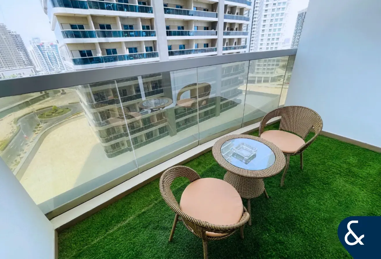 Vacant | Spacious Studio | Canal View
