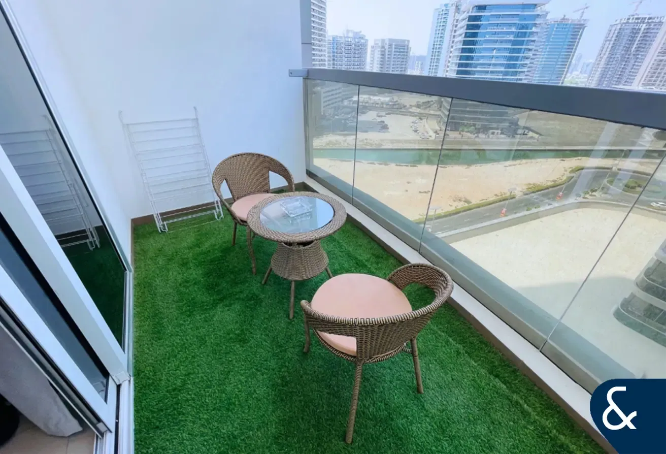 Vacant | Spacious Studio | Canal View