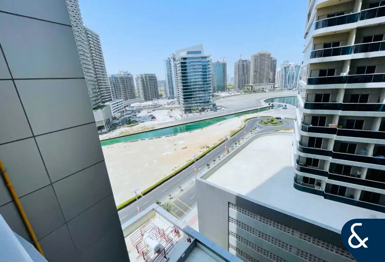 Vacant | Spacious Studio | Canal View