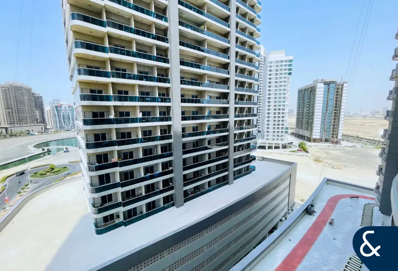 Vacant | Spacious Studio | Canal View