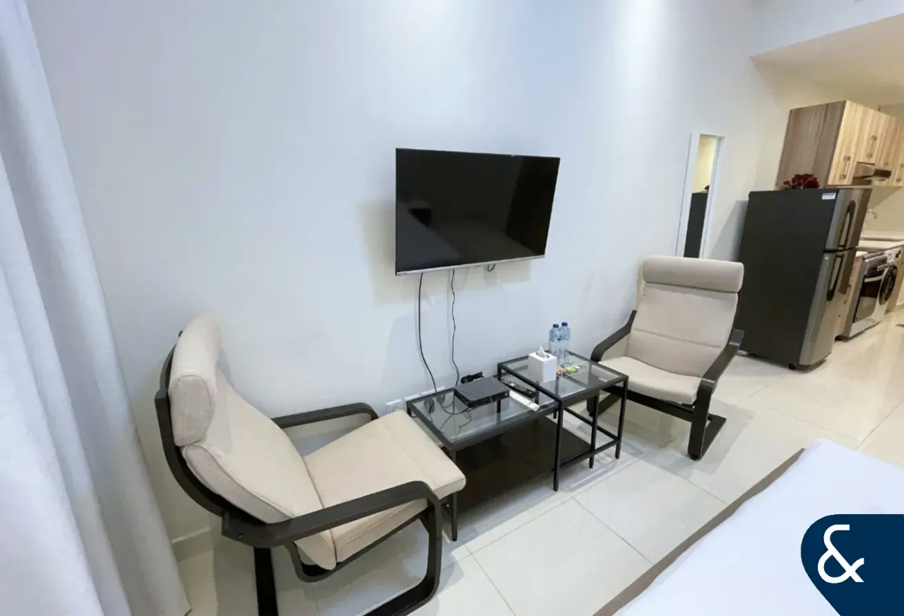 Vacant | Spacious Studio | Canal View