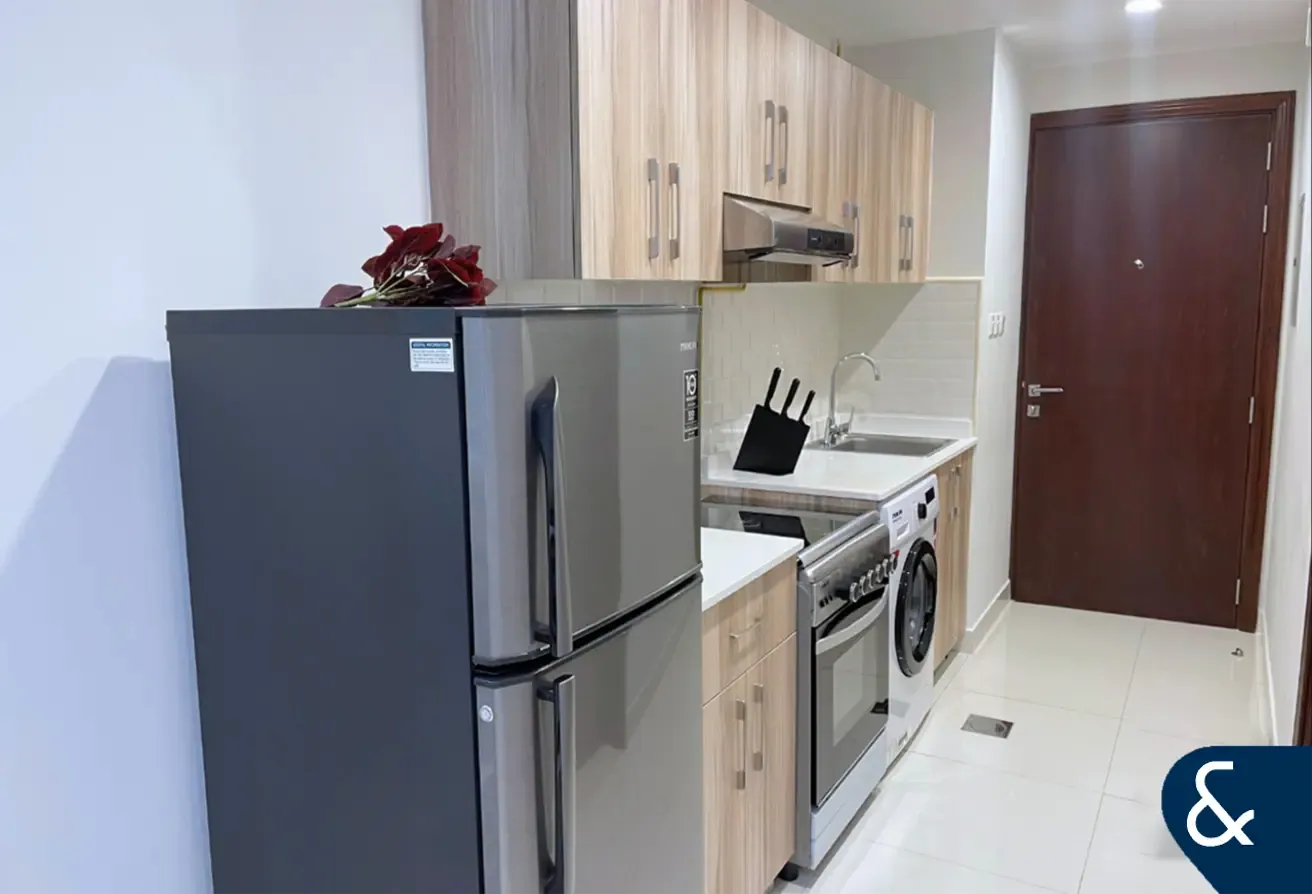 Vacant | Spacious Studio | Canal View