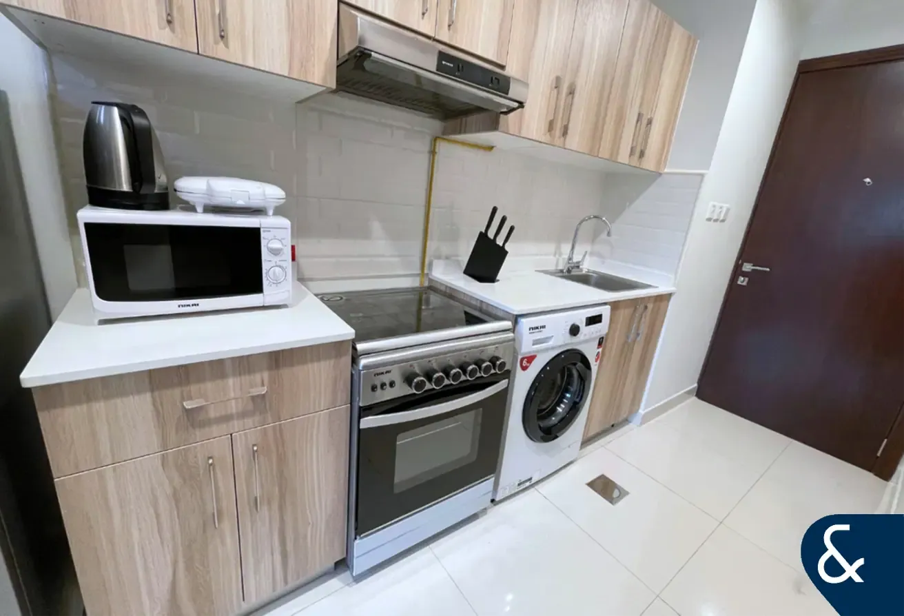 Vacant | Spacious Studio | Canal View