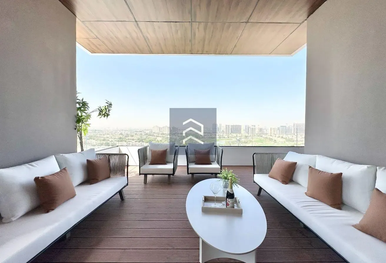 Corner Unit | Partial Golf View | High-Floor