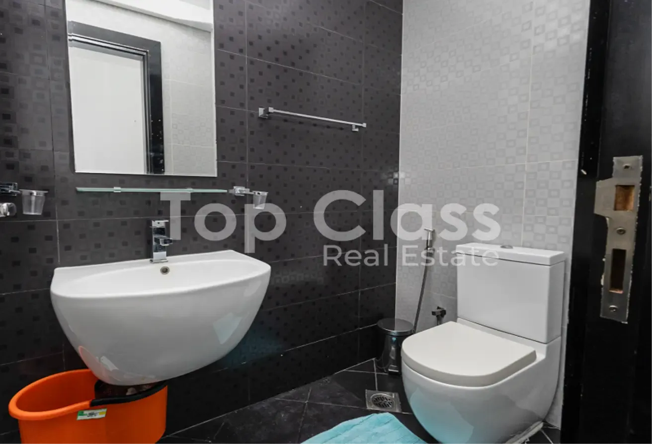 Fully Furnished| Upgraded | Mid Floor | Vacant
