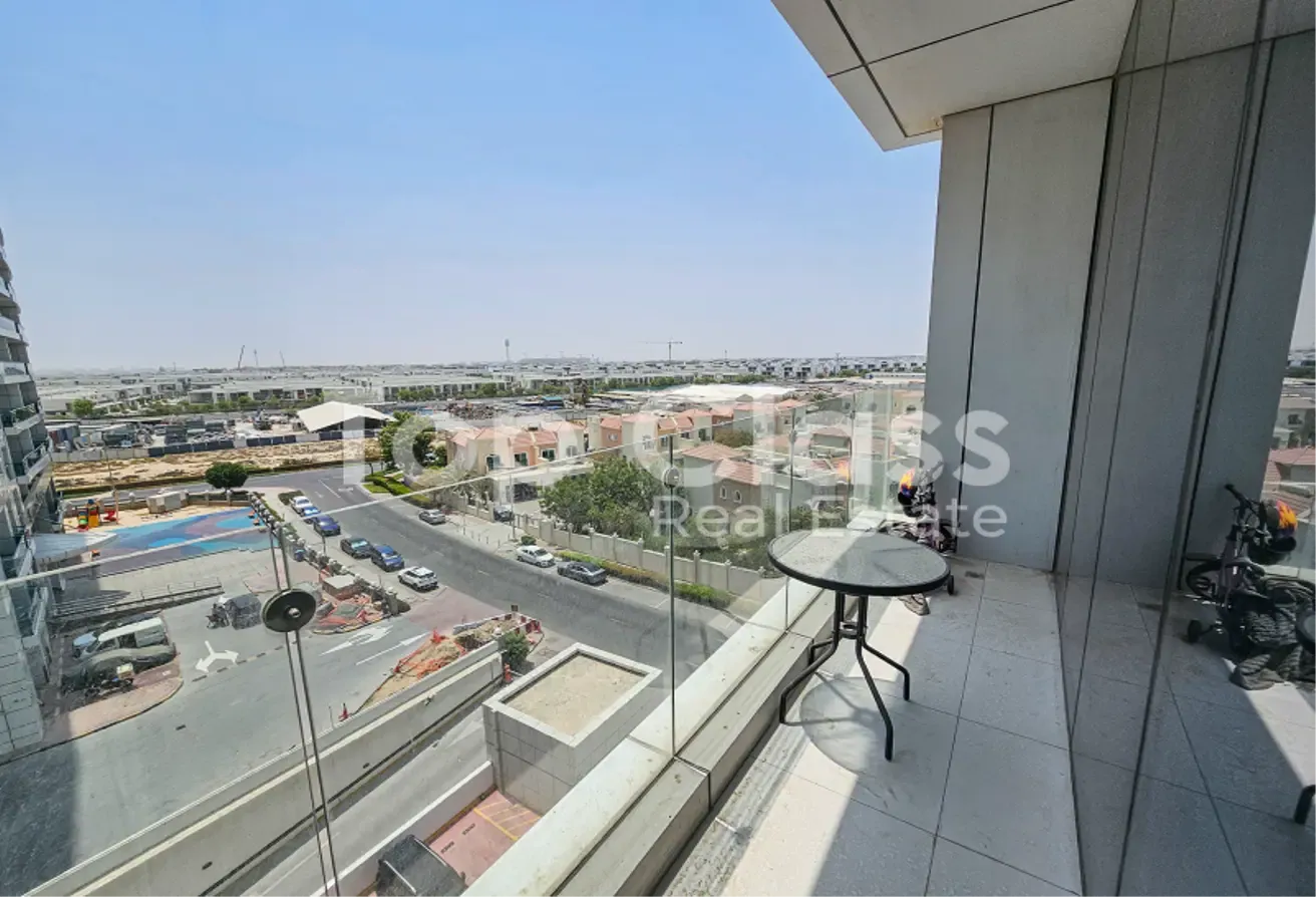 Fully Furnished| Upgraded | Mid Floor | Vacant