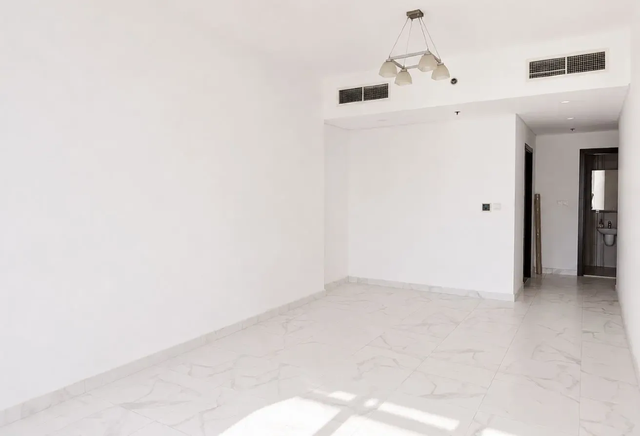 VACANT | FREE HOLD | EXCELLENT PRICE | POOL & GYM