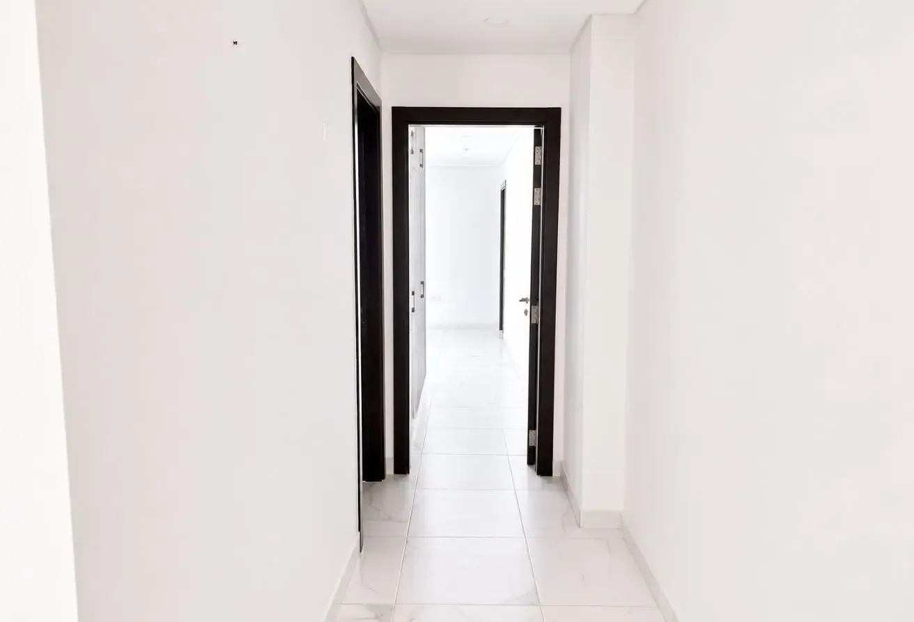 VACANT | FREE HOLD | EXCELLENT PRICE | POOL & GYM