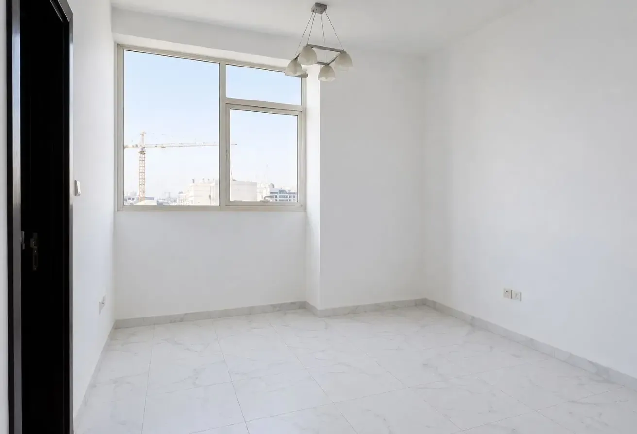 VACANT | FREE HOLD | EXCELLENT PRICE | POOL & GYM