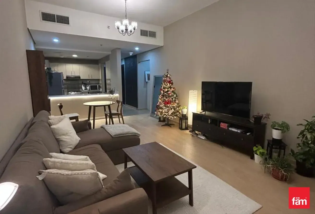 Large Layout Unit with Modern Finishes
