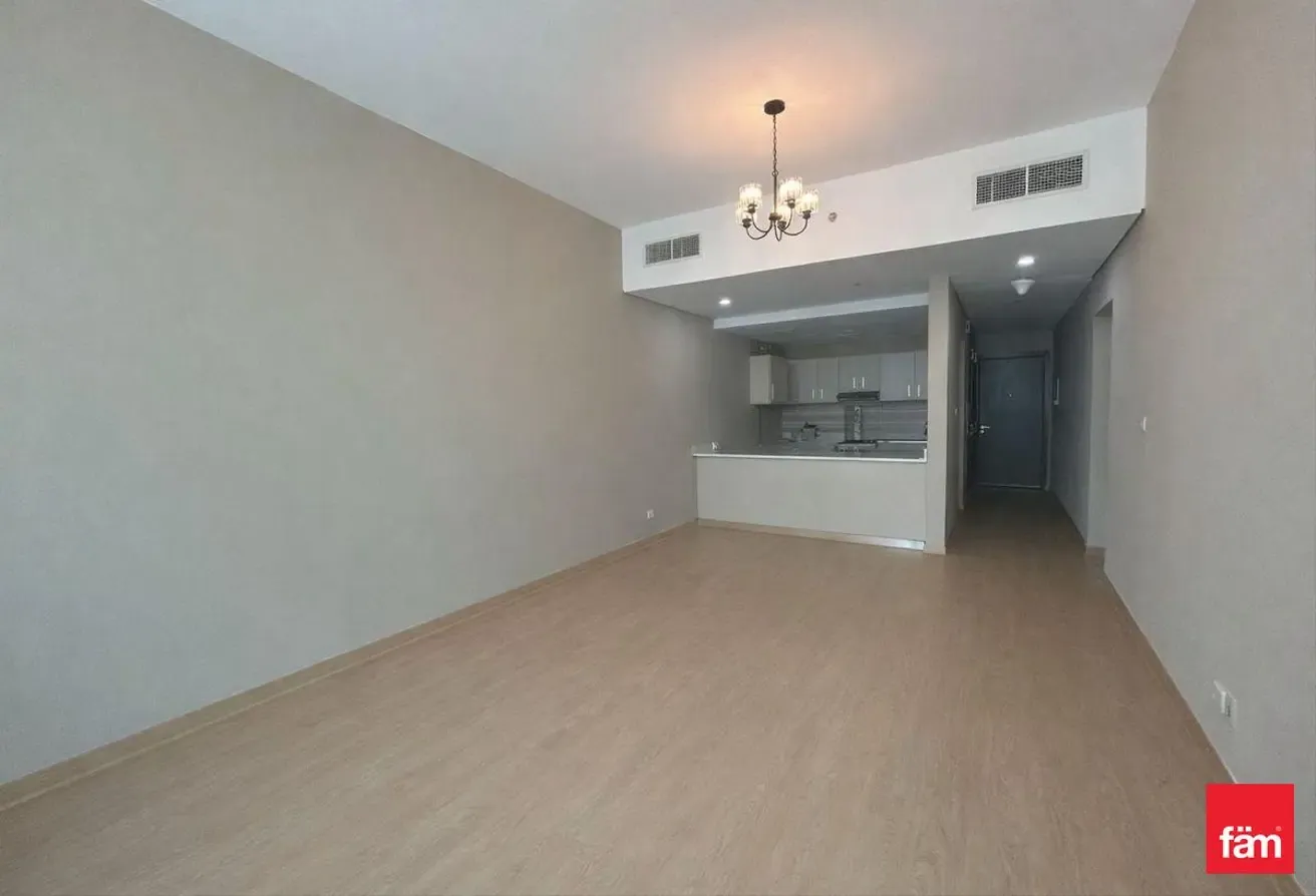 Large Layout Unit with Modern Finishes