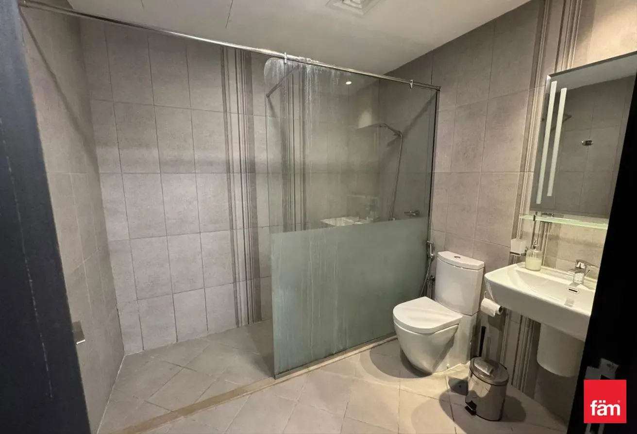 Large Layout Unit with Modern Finishes