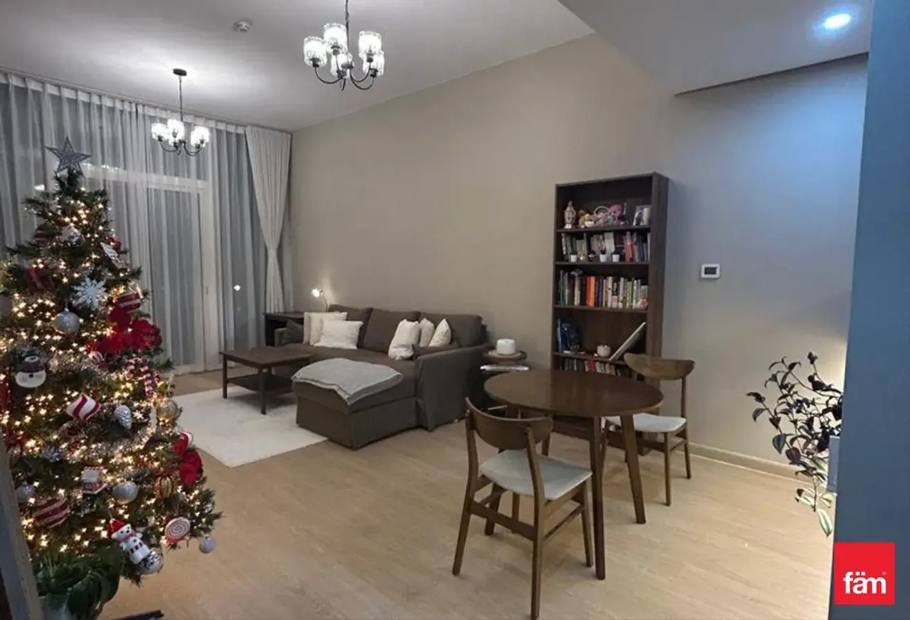 Large Layout Unit with Modern Finishes