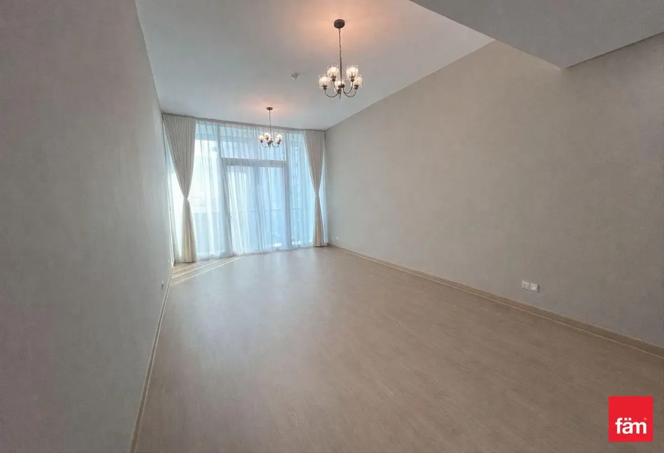 Large Layout Unit with Modern Finishes